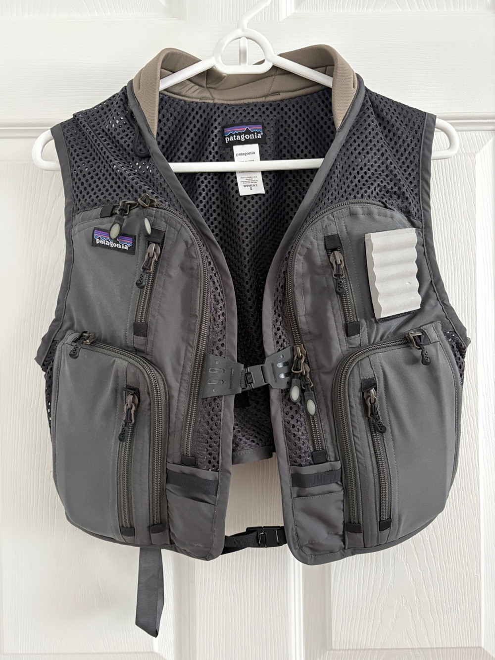 RARE Legacy Patagonia Riverwalker Mesh Fly Fishing Utility Vest Gray EUC 2008